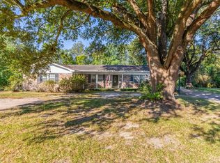 435 S Inwood Dr, Bridge City, TX 77611