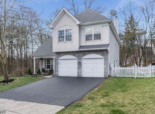 1 Plantation Rd, Whitehouse Station, NJ 08889