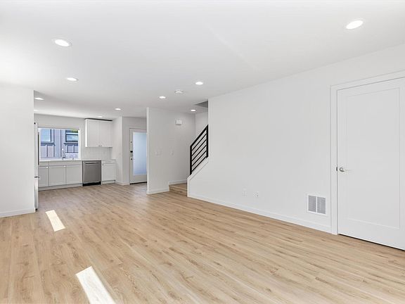 4th image of 12331 40th Ave NE #C