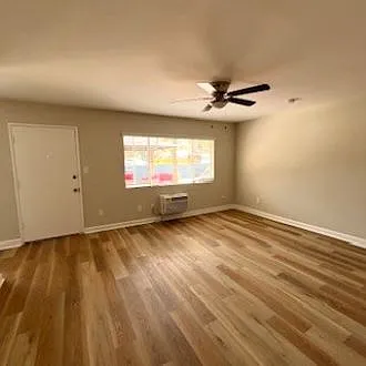 Altadena Manor Apartments — Photo 17