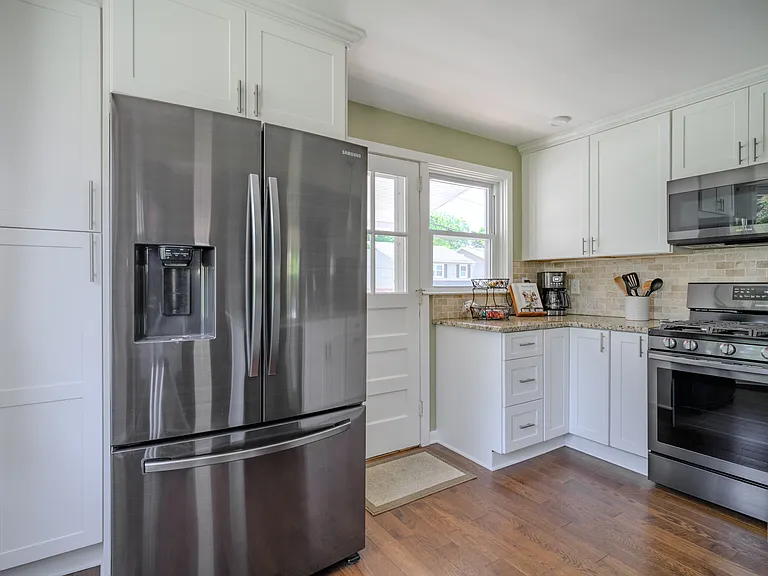 2518 Franklin Ave — Photo 5
