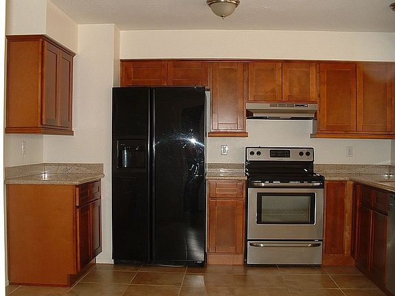 3rd image of 2725 E Bluefield Ave