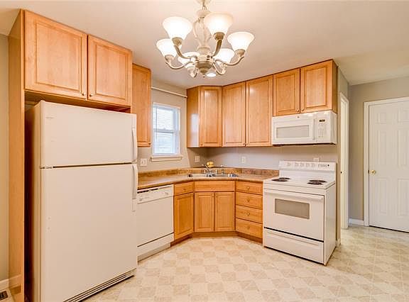 3rd image of 1030 N Park Ln