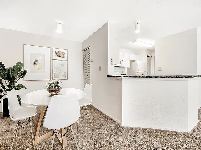 Wellington Apartments — Photo 33