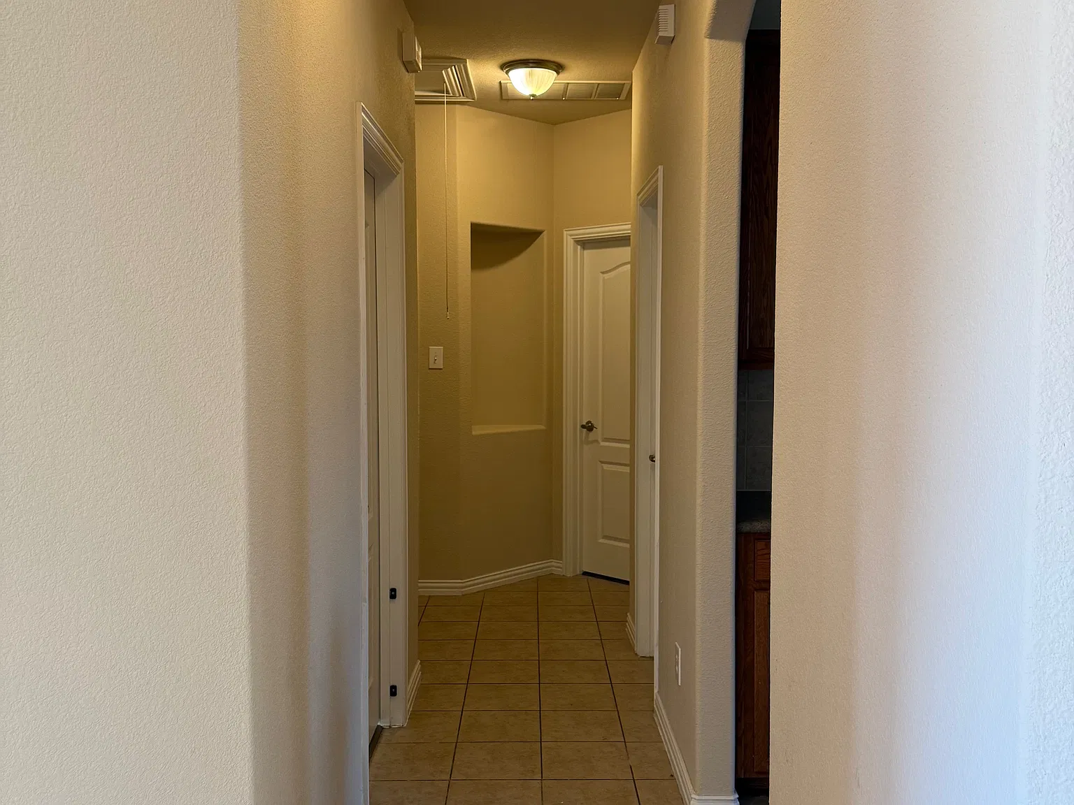 4 bed, 2130 sqft, $2,600 — Photo 4