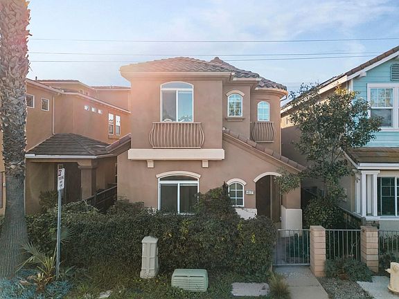 3rd image of 417 N Cedros Ave