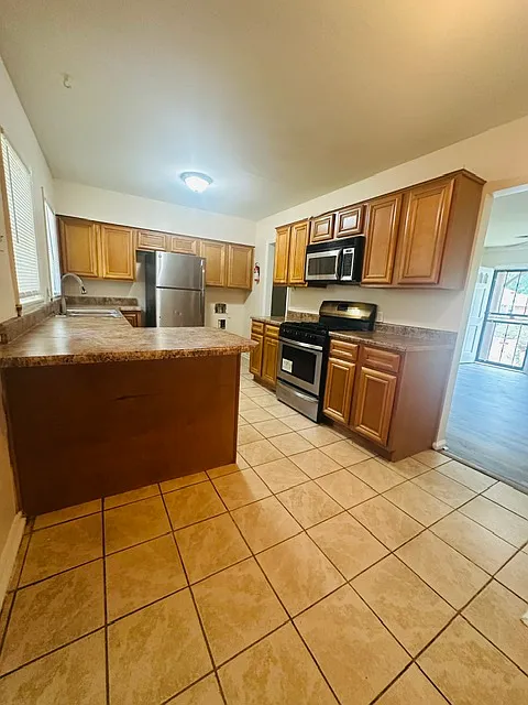 4 bed, 1463 sqft, $1,750 — Photo 3