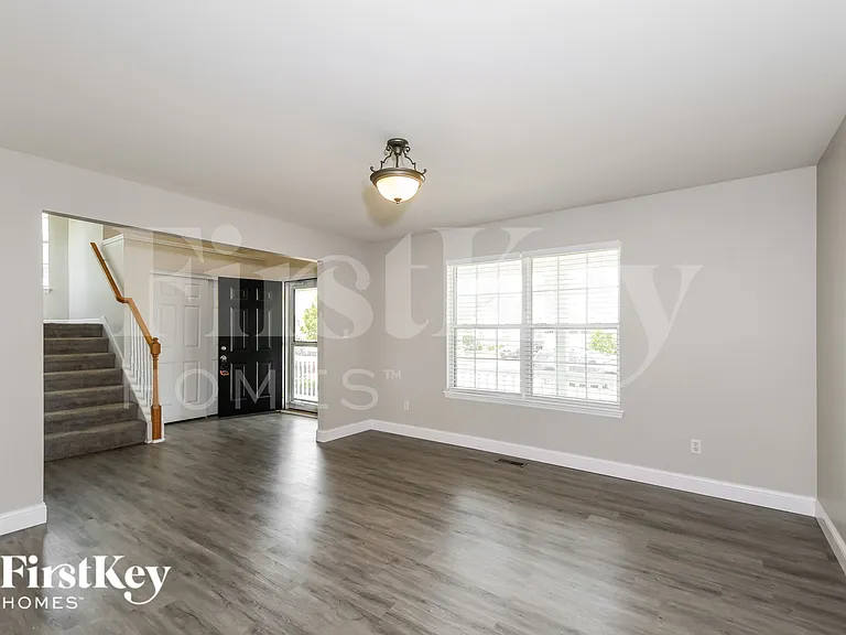 106 Stewart Springs Dr — Photo 3