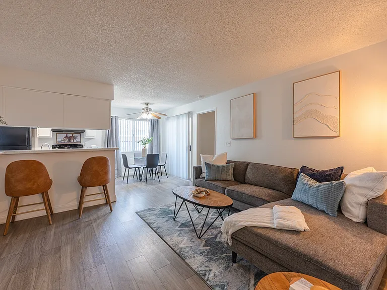 Sunset Winds Apartments — Photo 4