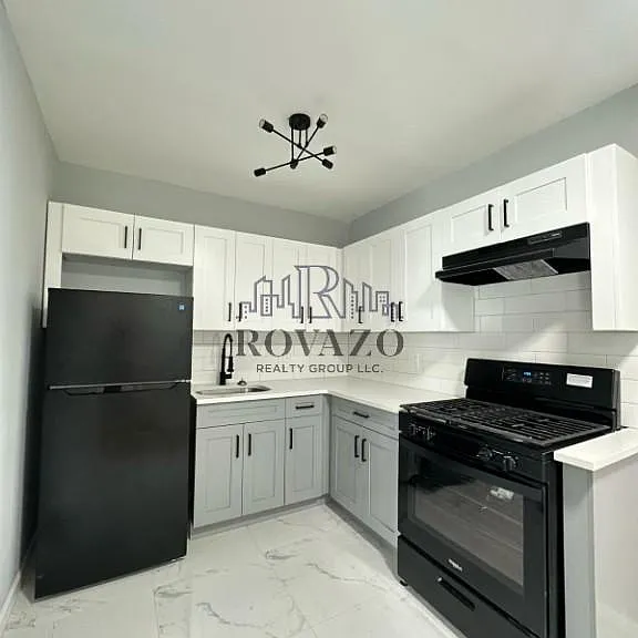 96 Summer Ave #3A — Photo 2