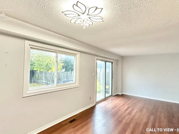 10 Juliana Sq, Brampton, ON L6S 2L4