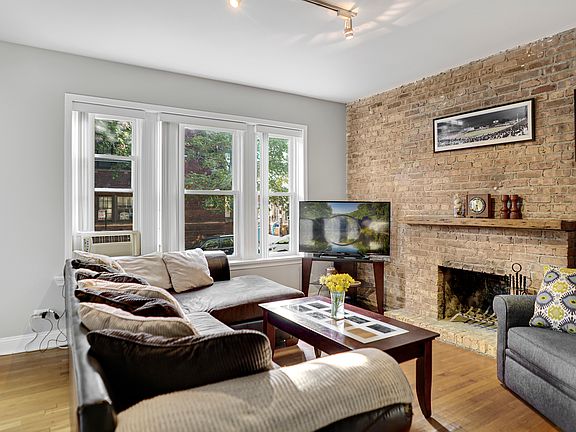 3rd image of 3503 N Lakewood Ave #1