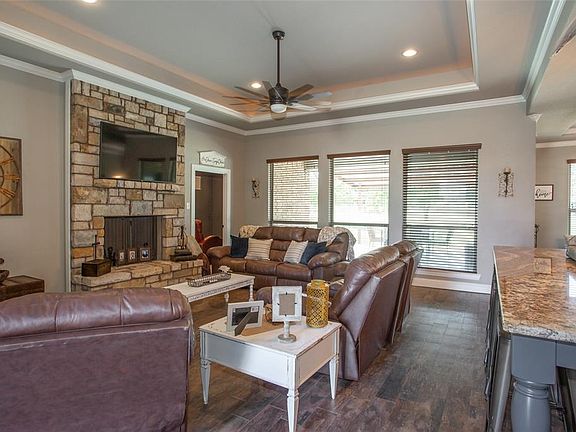 2nd image of 134 Oakwood Creek Ln