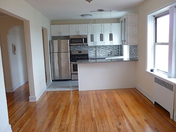 2nd image of 5444 Arlington Ave Unit H63