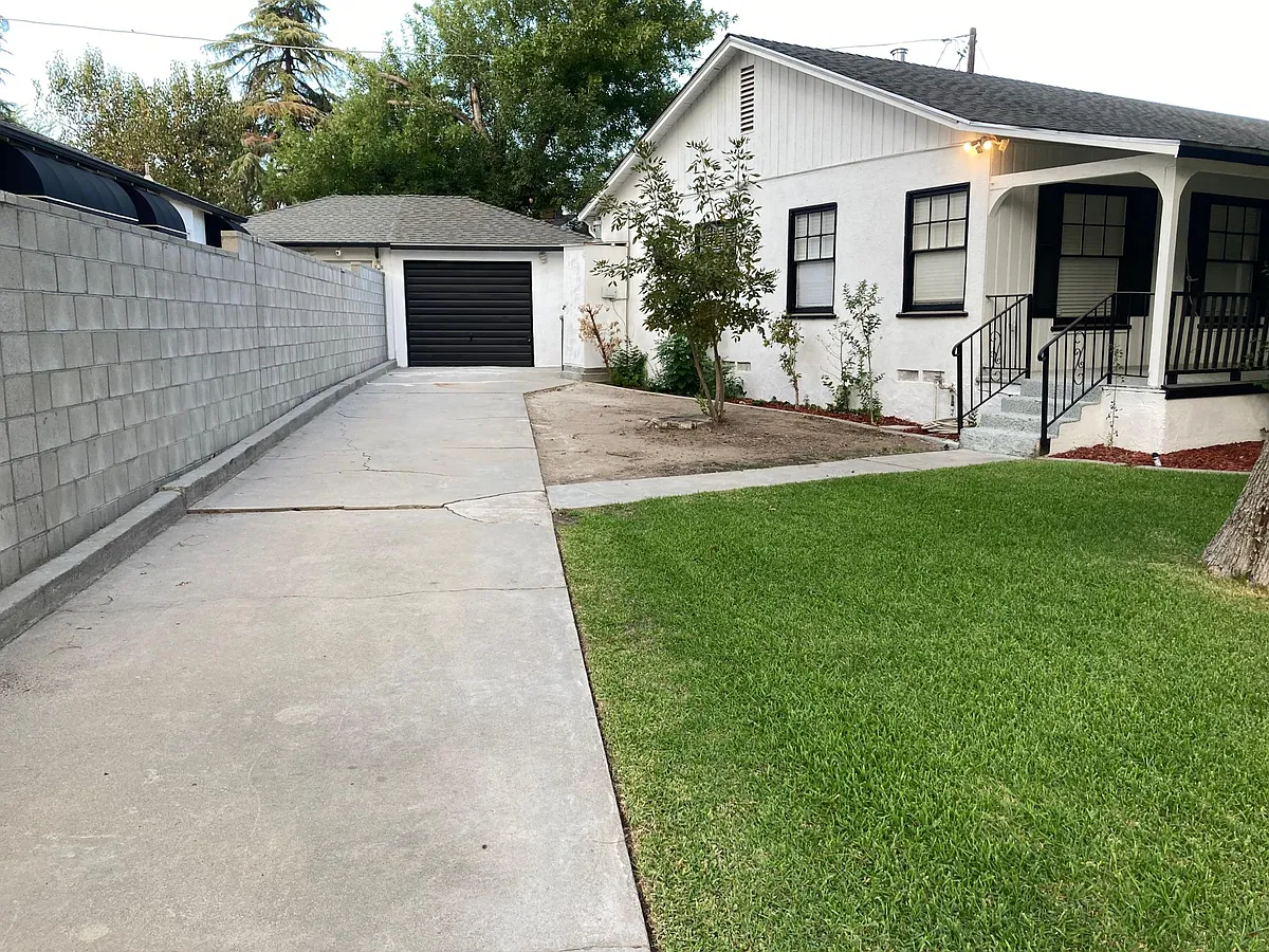 Building Photo - 240 Hermosa Dr
