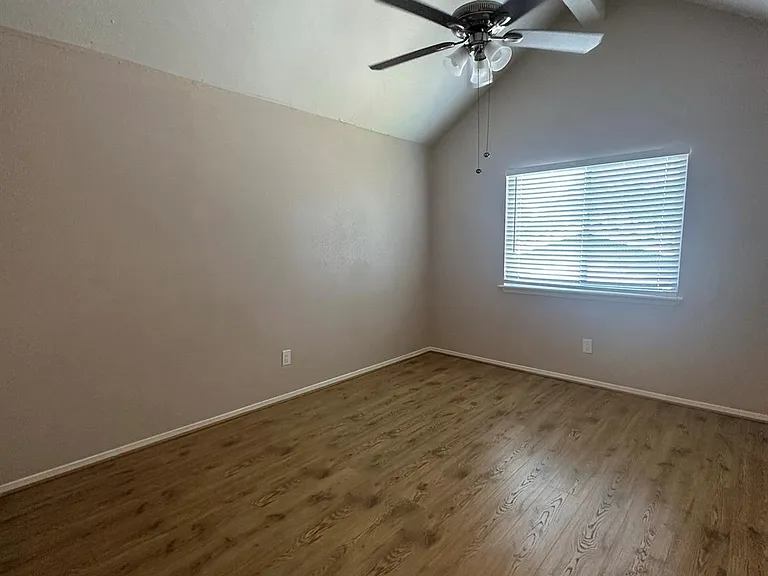 1222 Ravenscourt Dr — Photo 14