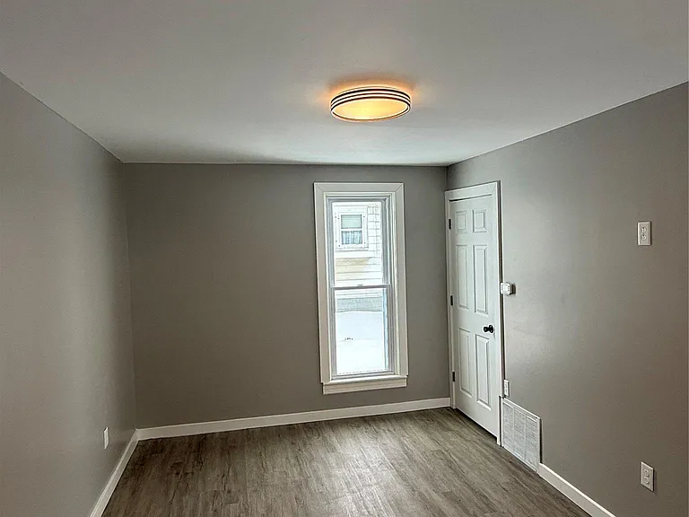 276 E Chicago Blvd — Photo 8