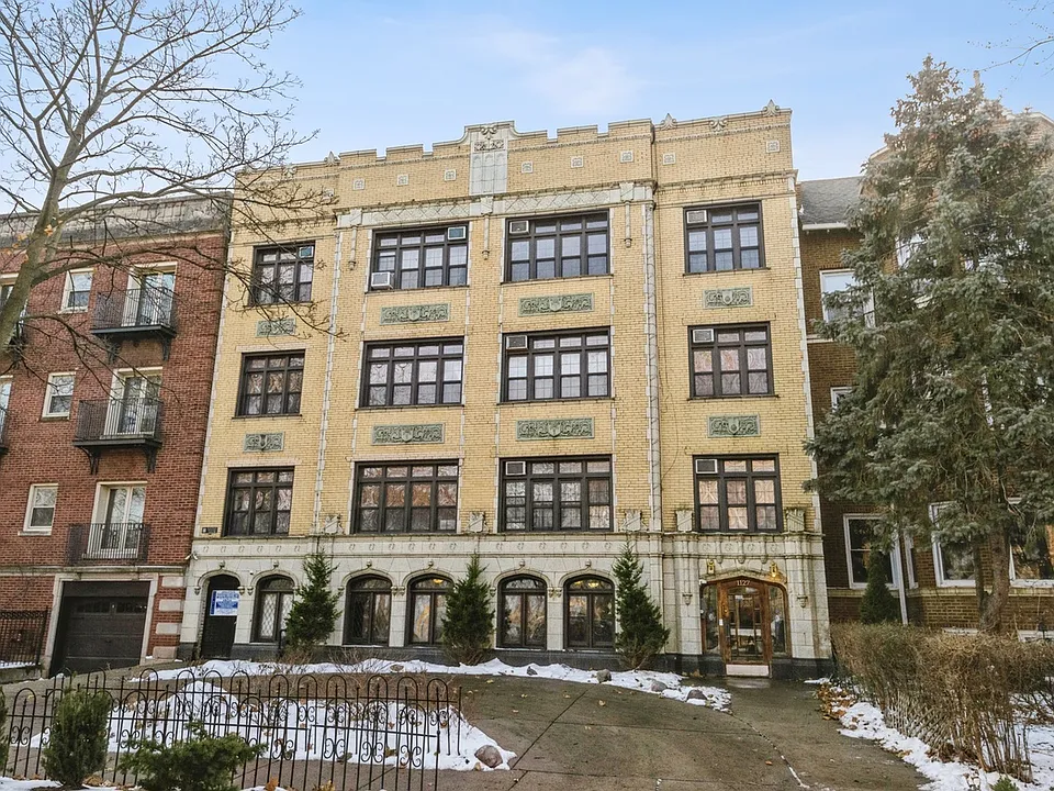 1127 W Farwell Ave #106