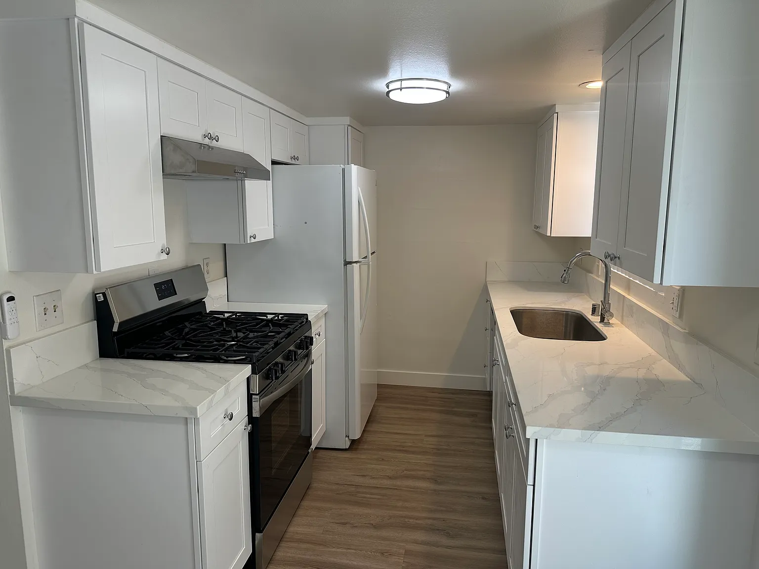 2 bed, 1.5 bath, 800 sqft, $3,200 — Photo 3