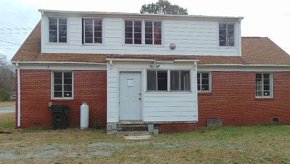 2nd image of 301 S Leslie St