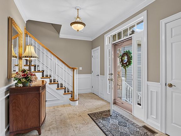 4th image of 21 Somerset Dr
