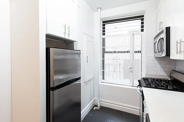 Rented by City Connections Realty | media 10