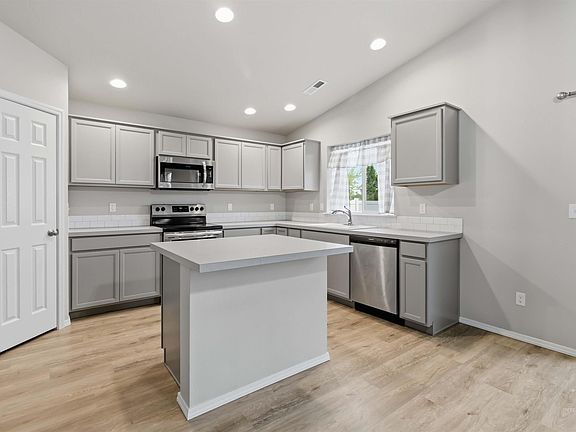5th image of 17664 N Onaway Ave
