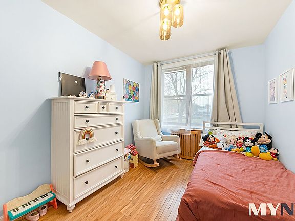 4th image of 2140 Knapp St #1G