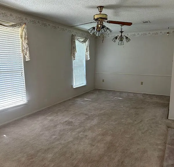 2208 Sprucewood Dr — Photo 4