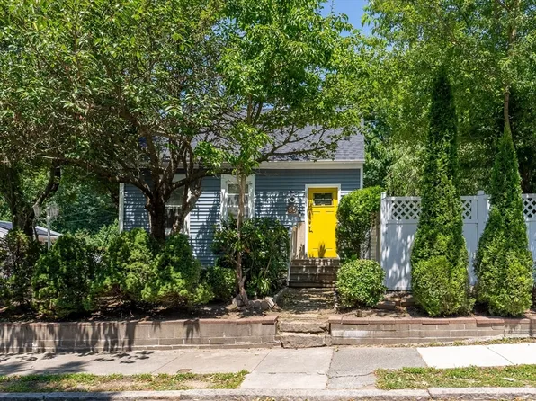 55 Mount Vernon St, New Bedford, MA 02740