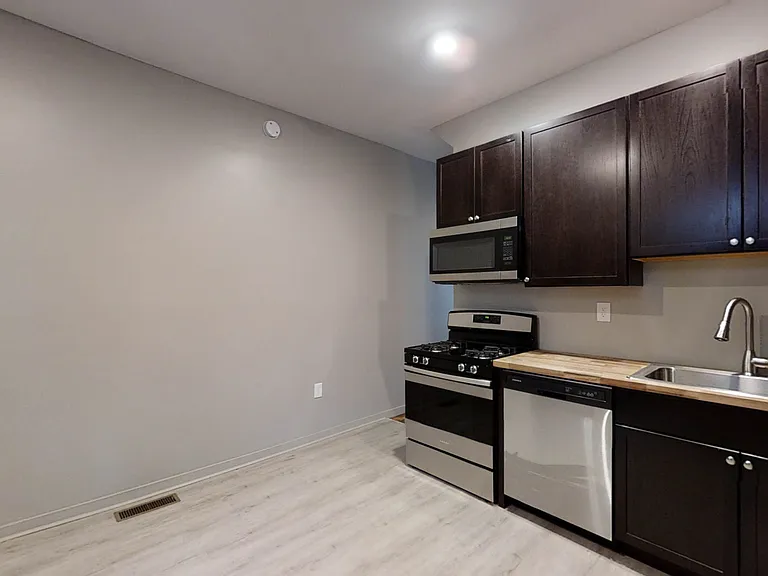 1238 E Mound St — Photo 5
