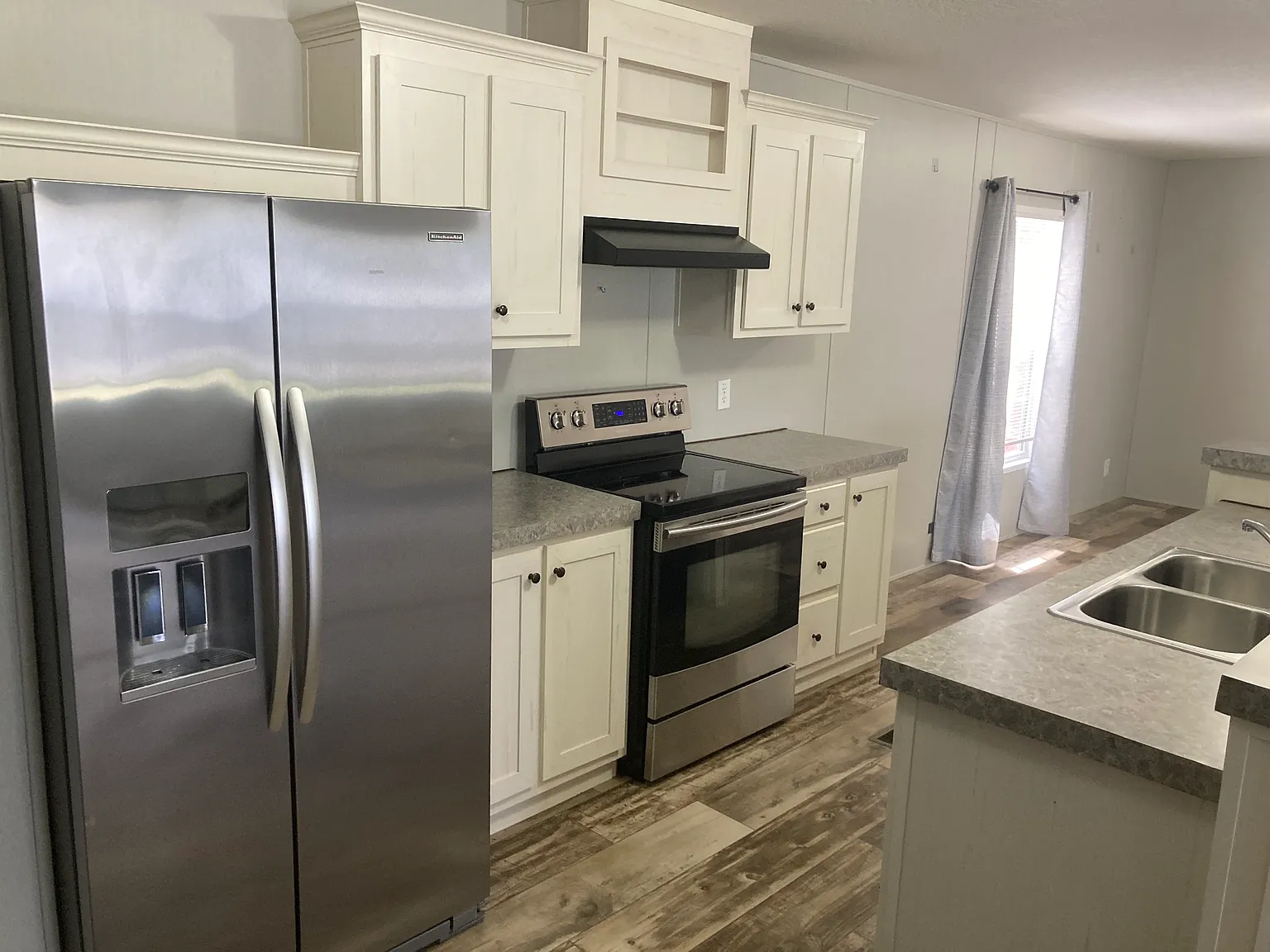 4 bed, 1400 sqft, $1,360 — Photo 2