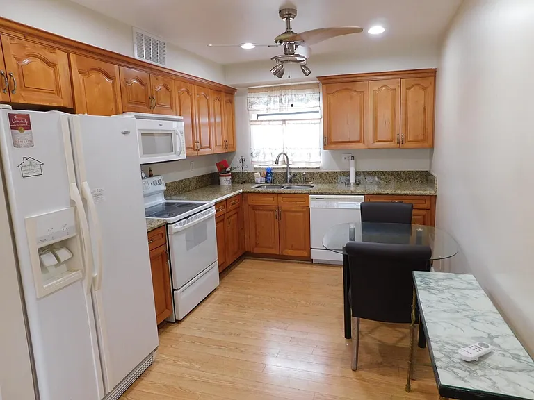 565 Piedmont Park #L — Photo 4