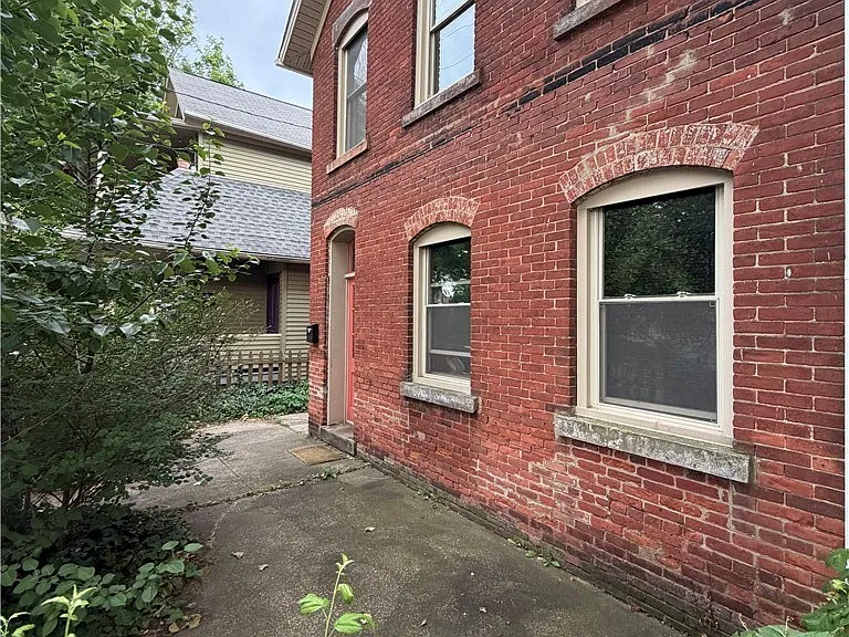 2809 Monroe Ave — Photo 2