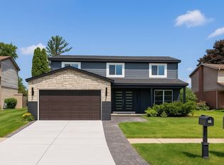 1784 Lakewood Dr, Troy, MI 48083