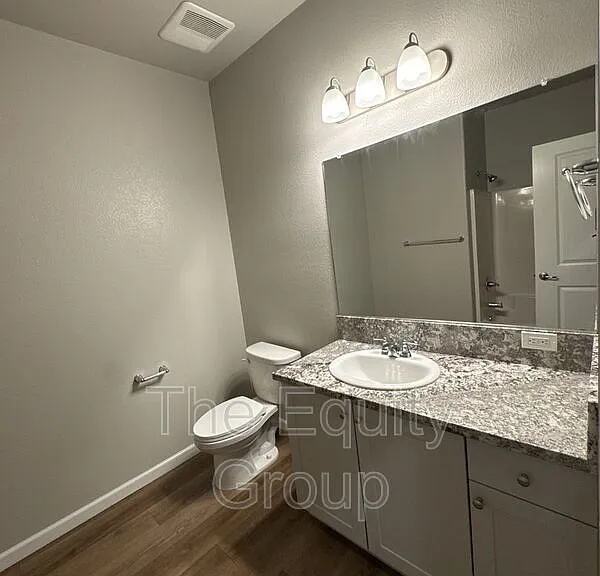 514 S Summit St #103 — Photo 8