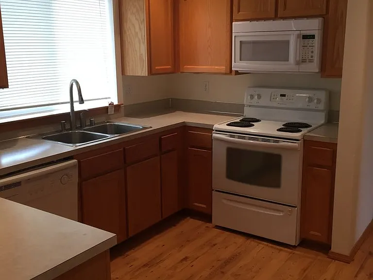 1557 NW Camellia Loop — Photo 6