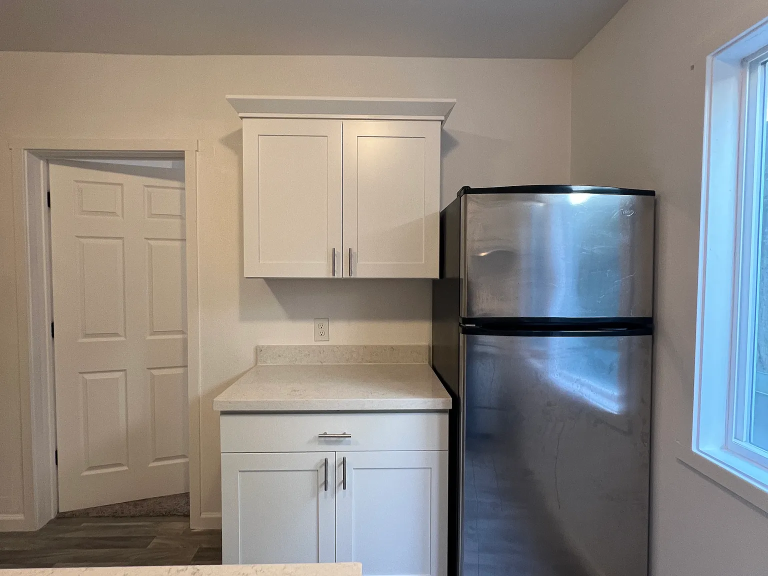 212 E Wishkah St — Photo 4