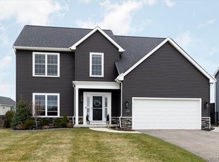 5489 Cooper Rdg, Hamburg, NY 14075