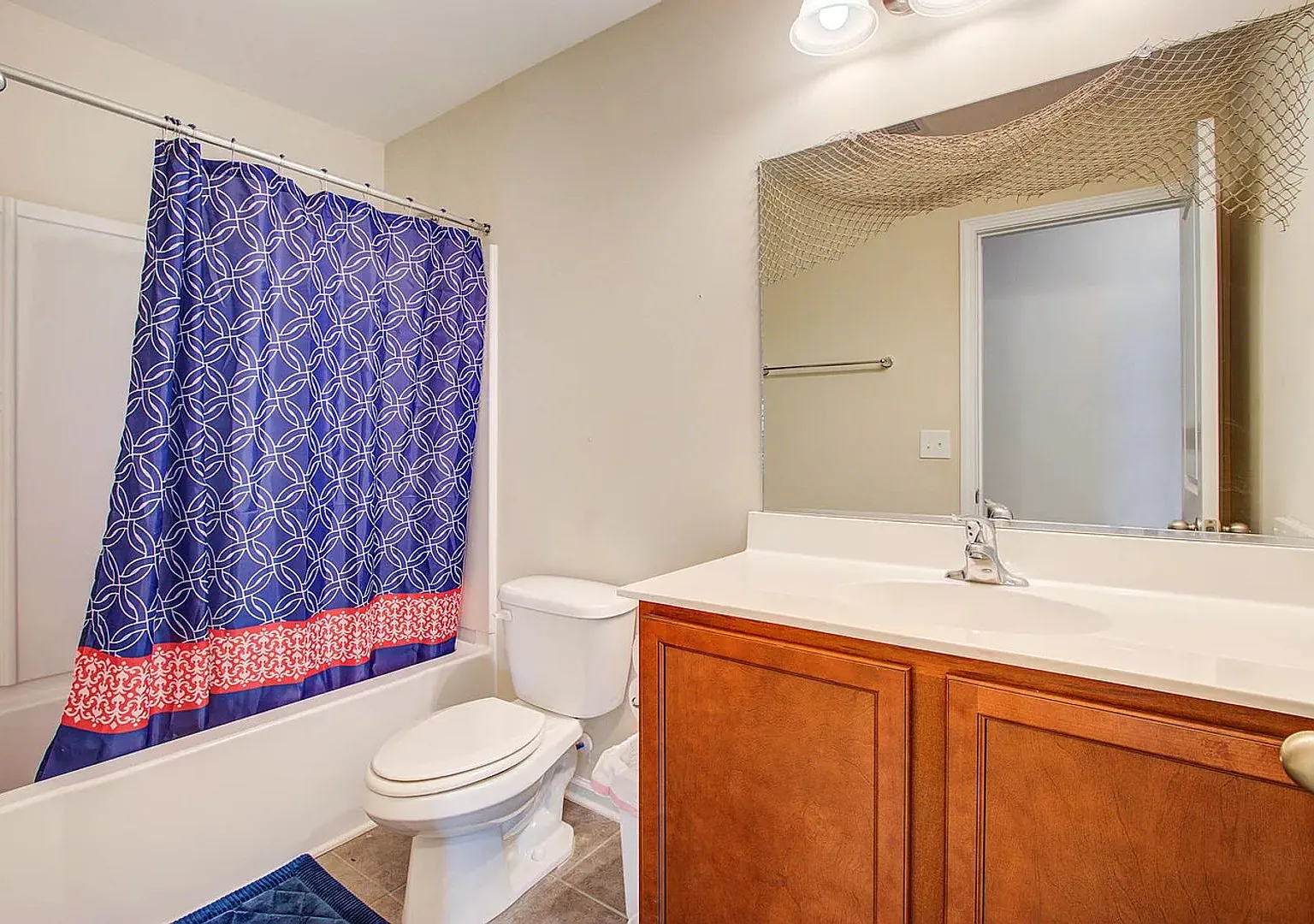 4BR/2BA with Granite Kitchen, Hardwoods & Fenced Yard — Photo 3