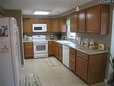 3rd image of 1894 Hillsdale Dr