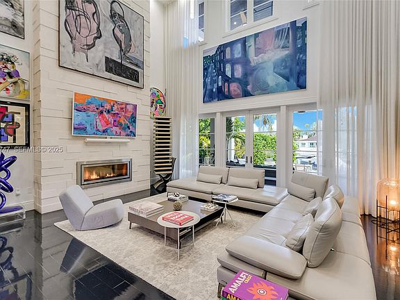 5th image of 701 Bella Vista Ave