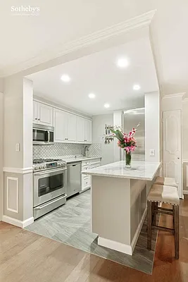 Sold by Sotheby's International Realty | media 23