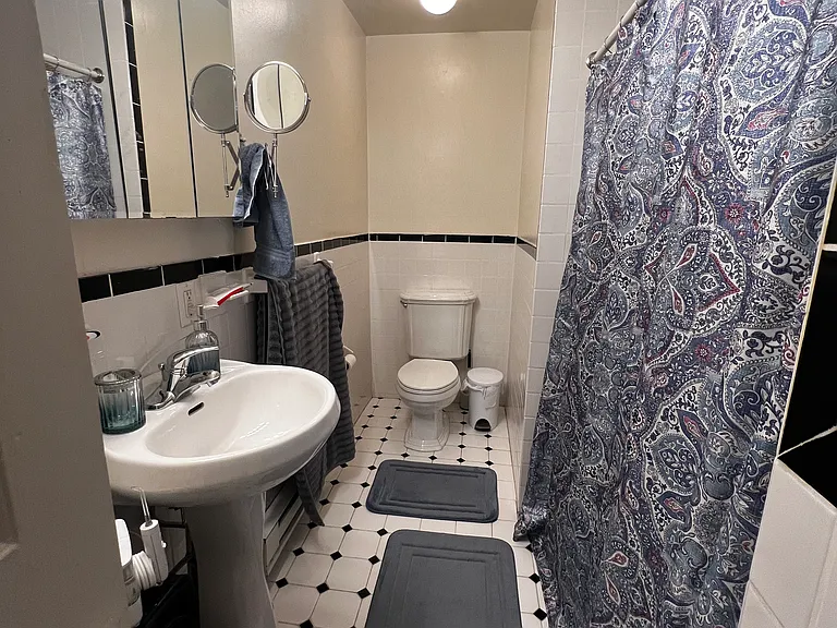 2046 Locust St #4F — Photo 4
