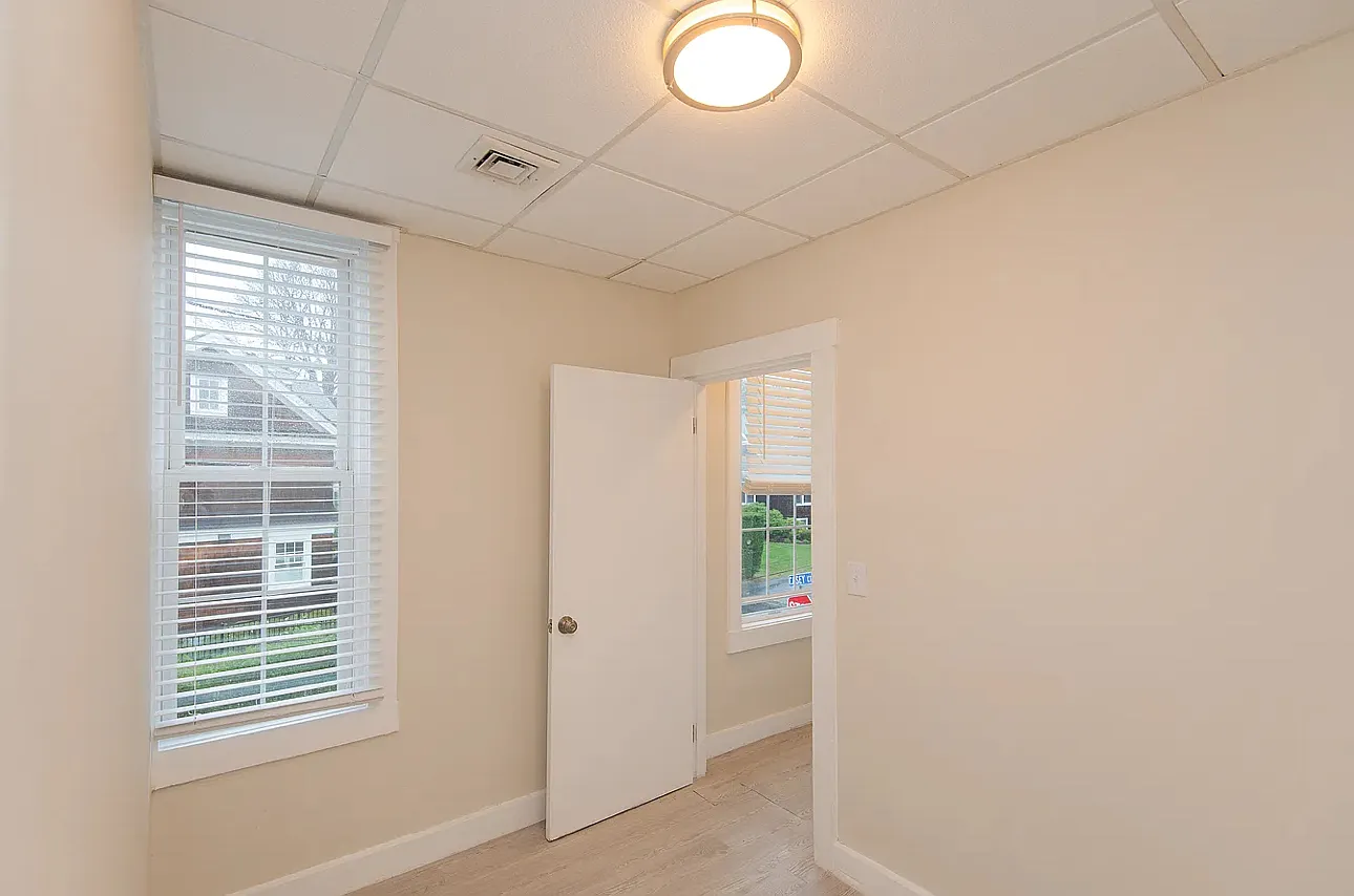 2 bed, 900 sqft, $3,000 — Photo 4
