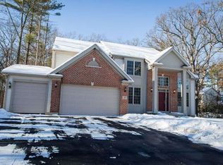 707 Fox Trl, Island Lake, IL