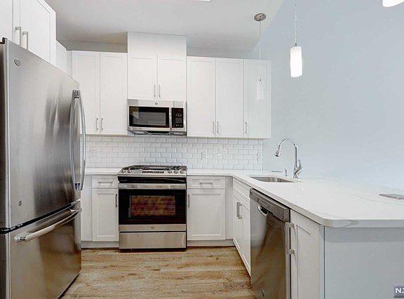 4th image of 305 Patterson St #104