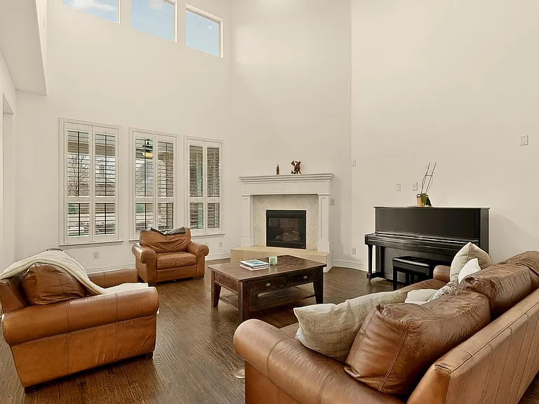 1107 Devonshire Dr S — Photo 13
