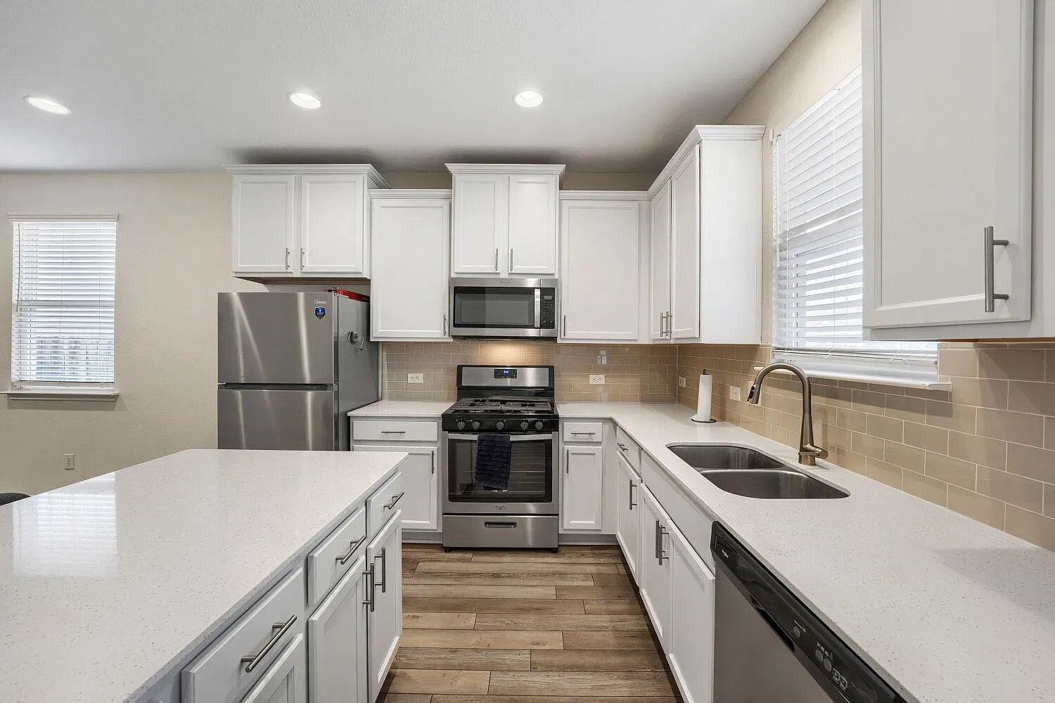 3 bed, 2.0 bath, 1534 sqft, $2,050 — Photo 4