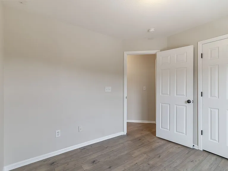 727 Crooked Y Point — Photo 17